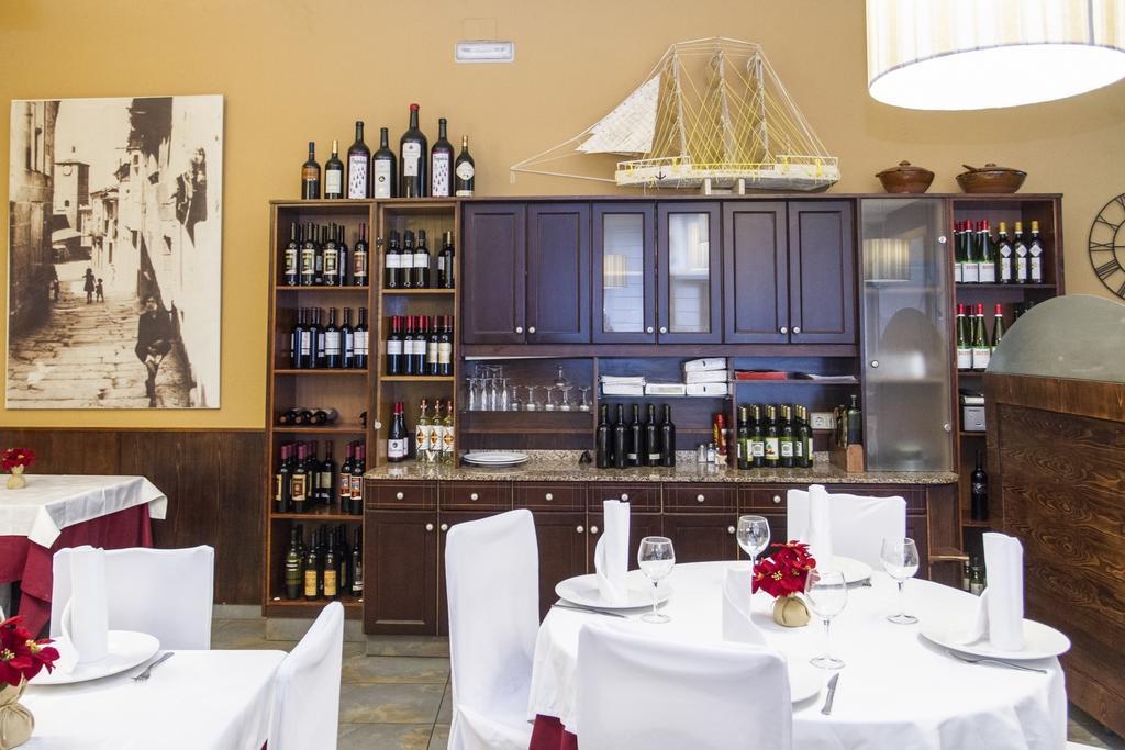 Hostal Restaurante Alarico أياريث المظهر الخارجي الصورة