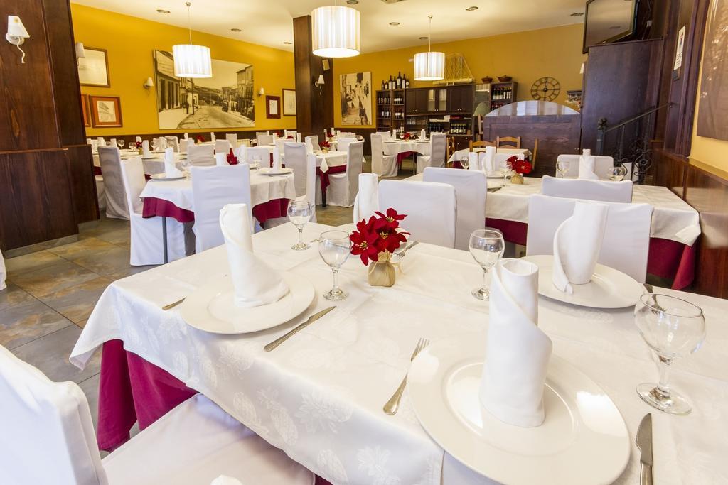 Hostal Restaurante Alarico أياريث المظهر الخارجي الصورة