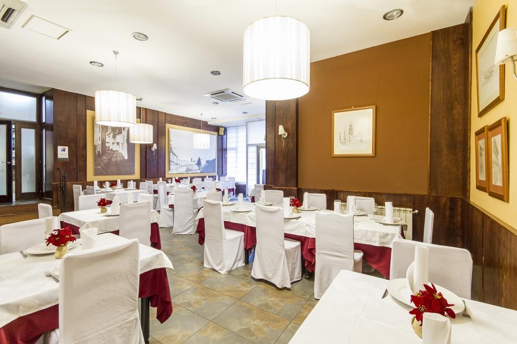 Hostal Restaurante Alarico أياريث المظهر الخارجي الصورة
